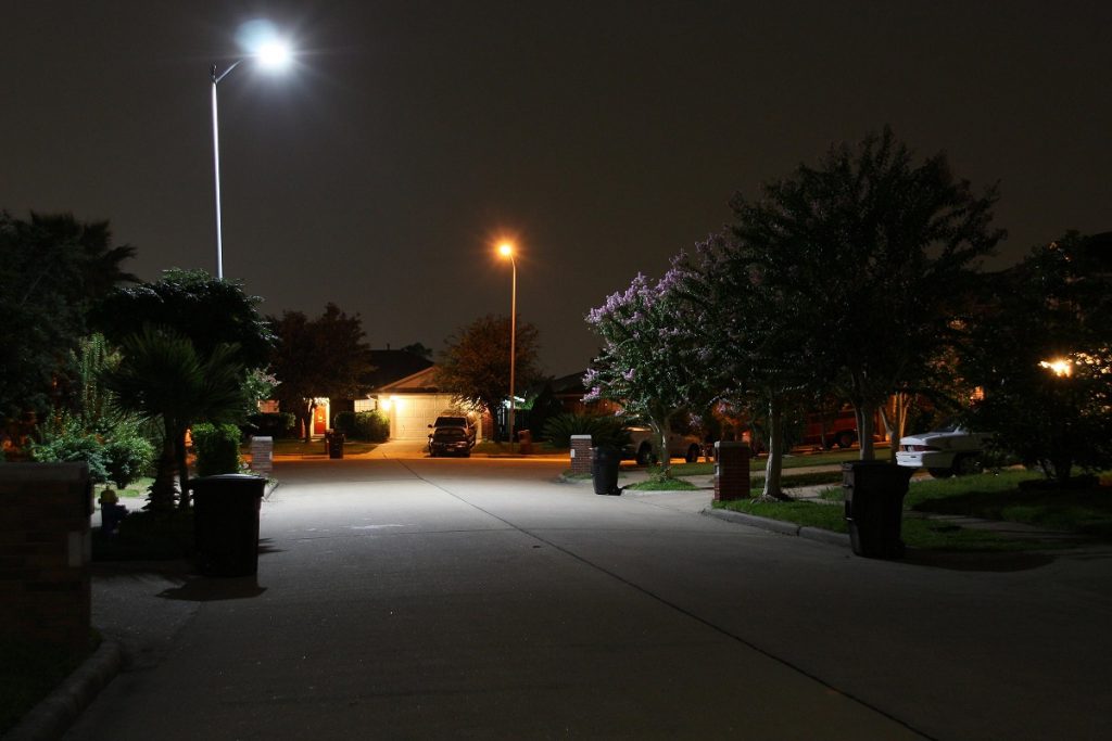 đèn đường chiếu sáng sân vườn